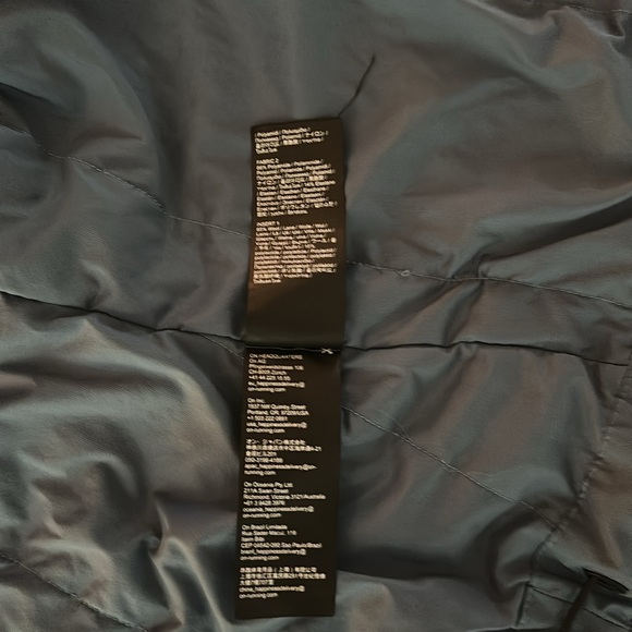 On Running Performance Jacket size small - Picture 8 of 8